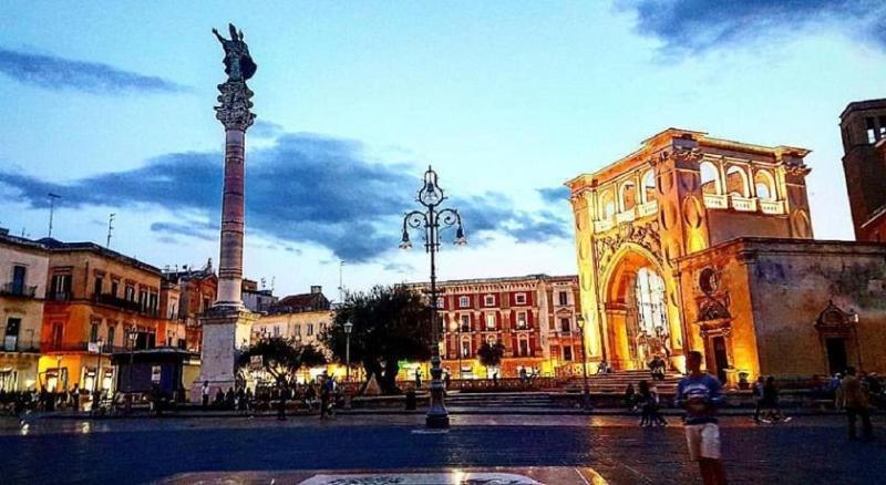 "Il Vecchio Salone" Appartamento In Pieno Centro Con Garage Privato Lecce Zewnętrze zdjęcie