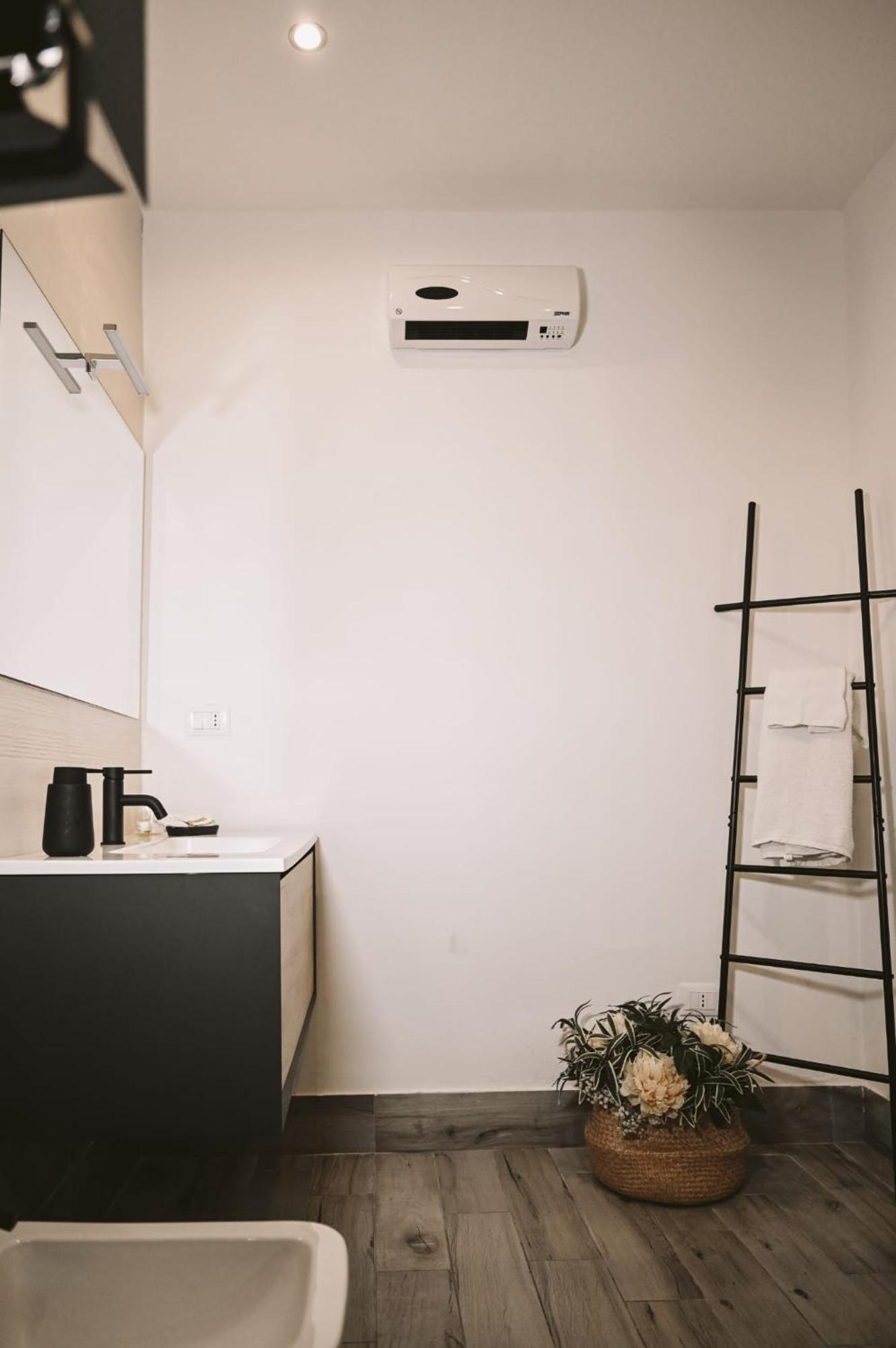 "Il Vecchio Salone" Appartamento In Pieno Centro Con Garage Privato Lecce Zewnętrze zdjęcie
